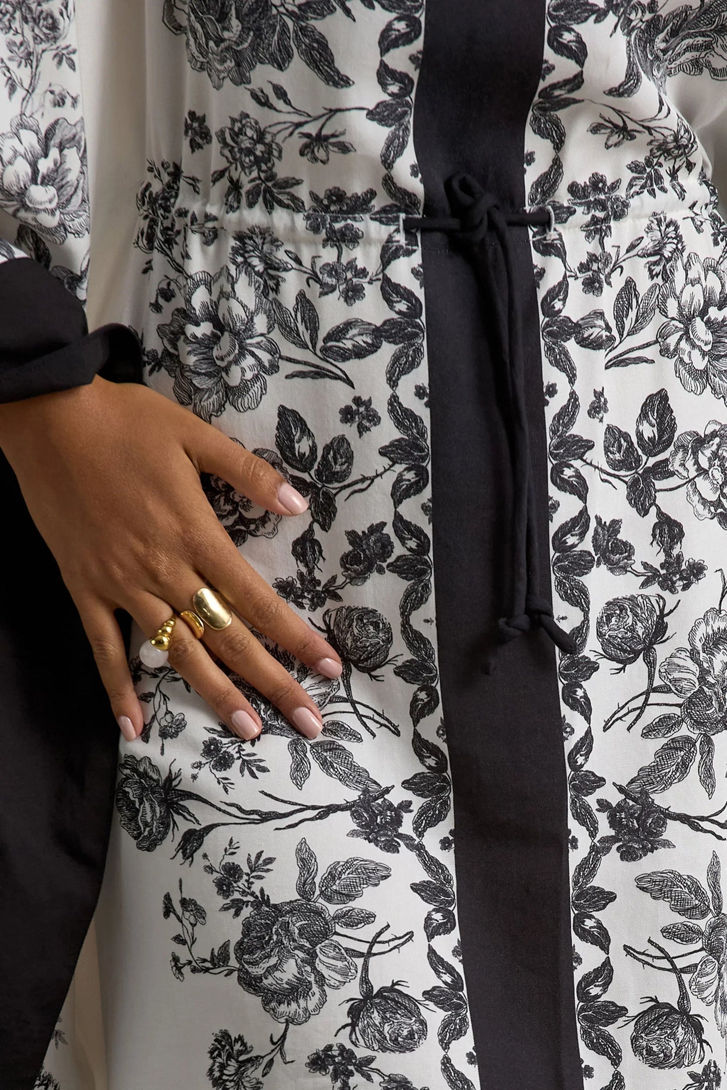 Rikki | Black & White Long-Sleeve Maxi Dress With Tie Waist